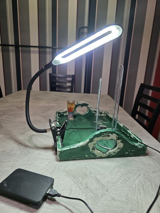 Продам лампу настольную