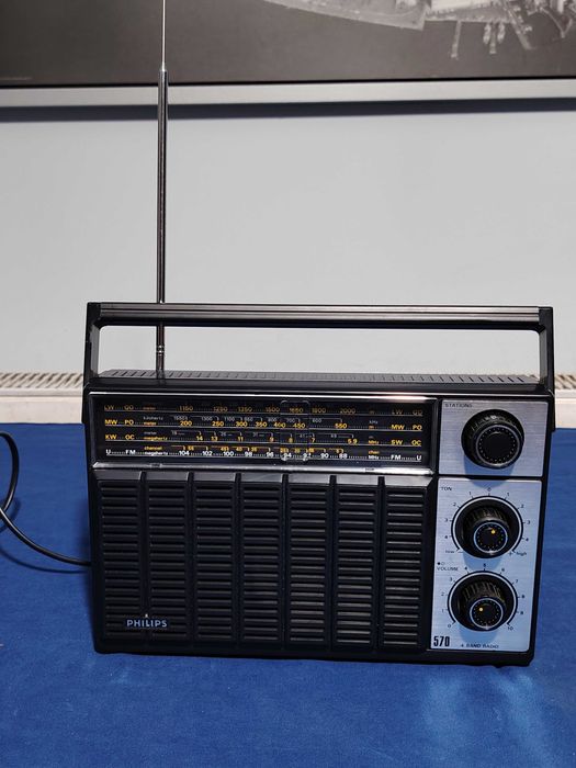 PHILIPS 570 radio vintage portabil cu 4 benzi de undă