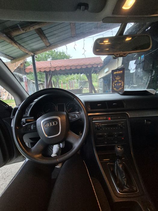 Vând Audi A4 2.0