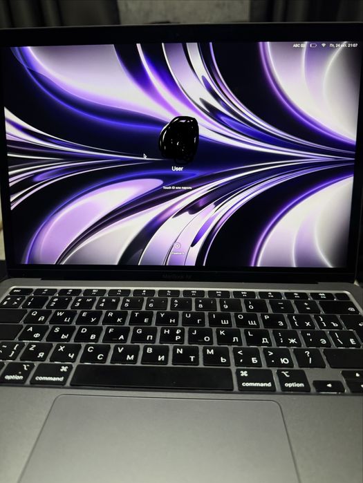 Macbook air 13 M1 2020 год 256gb