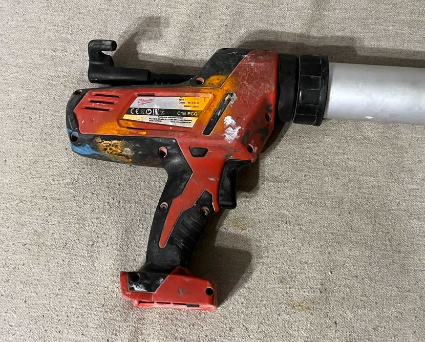 Milwaukee C18 PCG pistol electric pentru adezivi si etansanti 18V