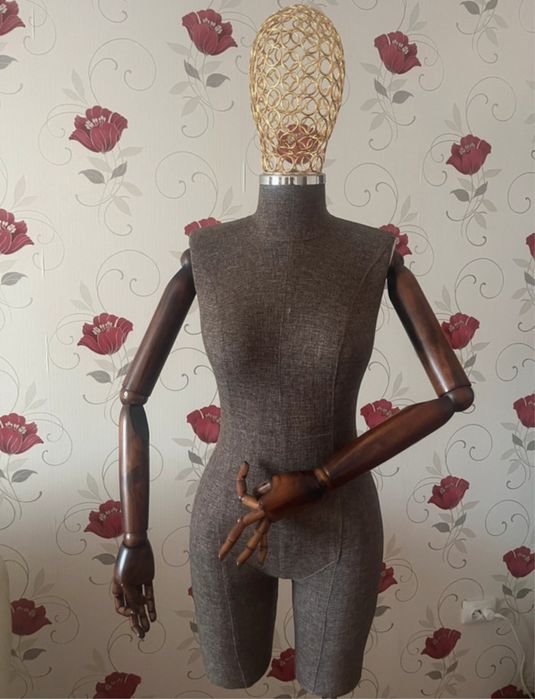 Manechin dama din lemn si metal