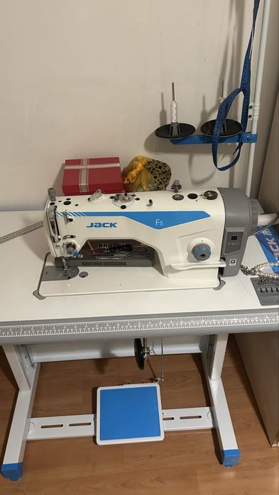 Промышленная швейная машина Jack F5 — Отличное состояние!