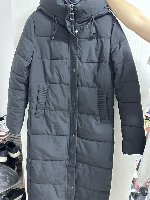 Длинный теплый пуховик с поясом