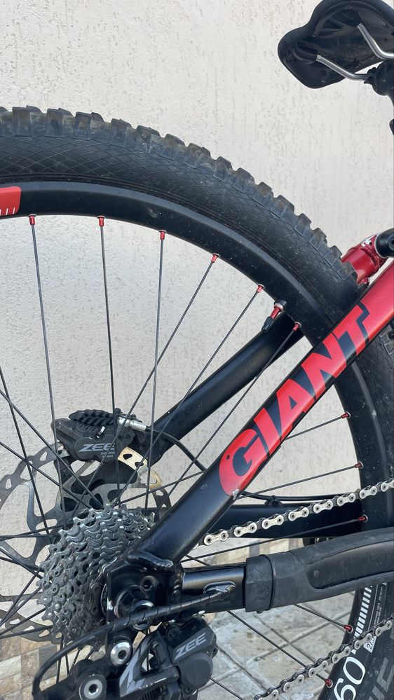 Giant Glory Advanced 1 – DH/27.5/CF/