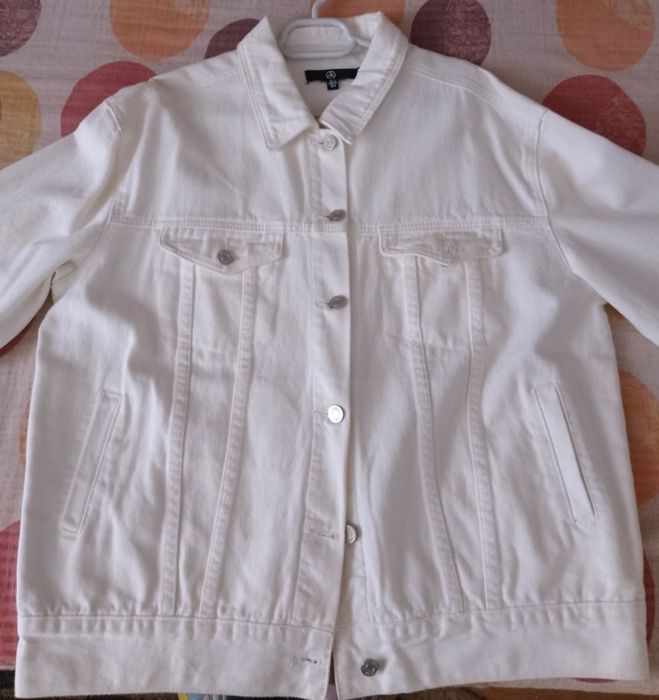 Jacheta alba de vânzare