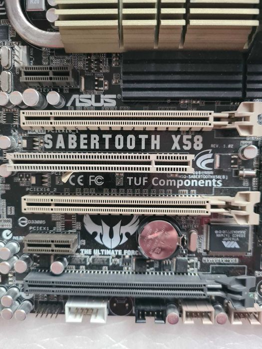Kit  Asus X58 Sabertooth + Xeon X5650 12 nuclee + 24gb ddr3 Corsair