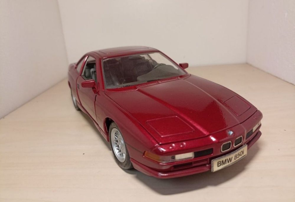 BMW 850i 1:18
Scara 1:18
Produs de maisto 

Pozele reflectă realitatea