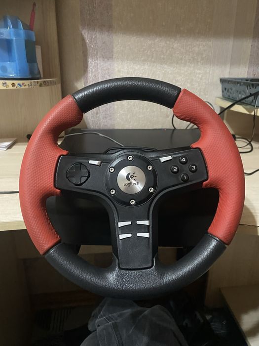 Руль игровой Logitech