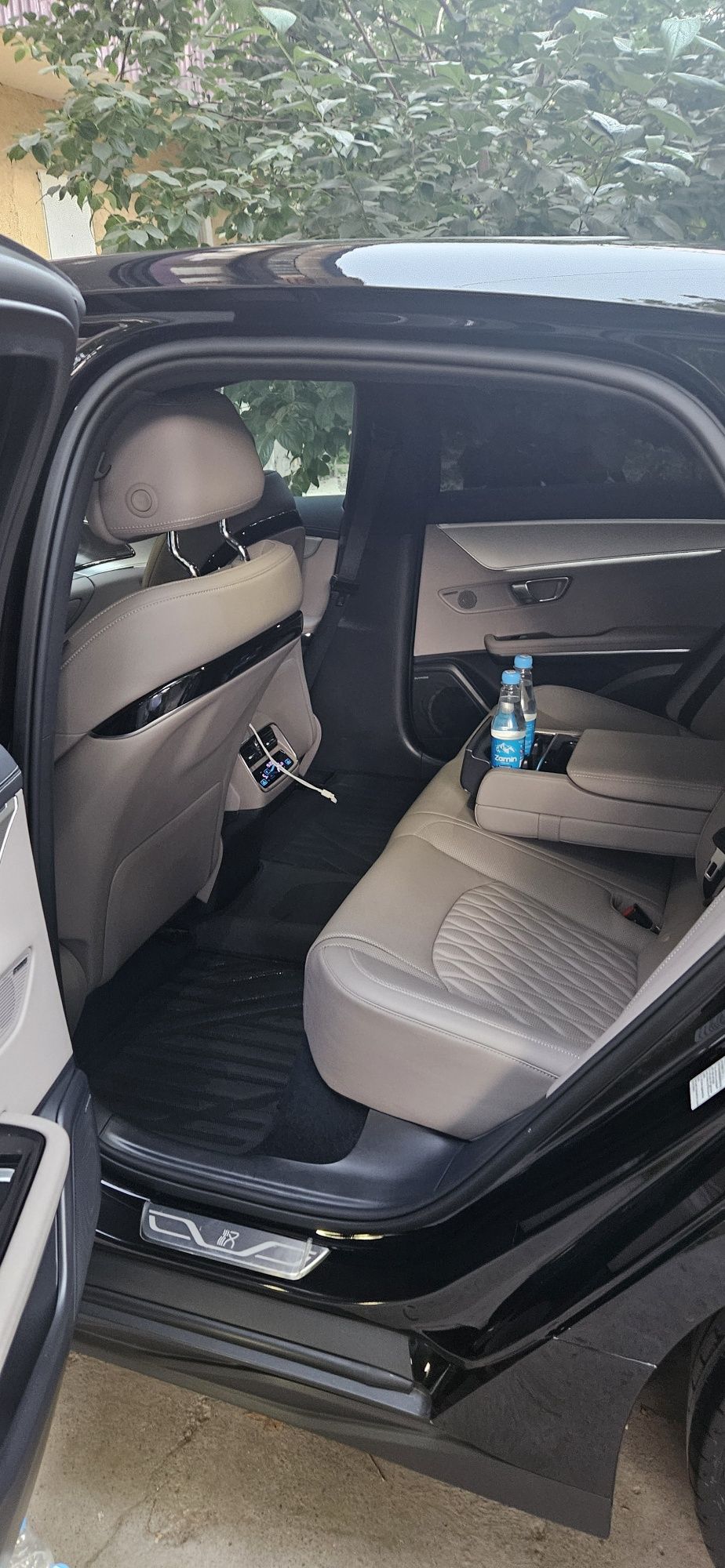 Услуги водителя  на новом премиум авто марки BYD HAN