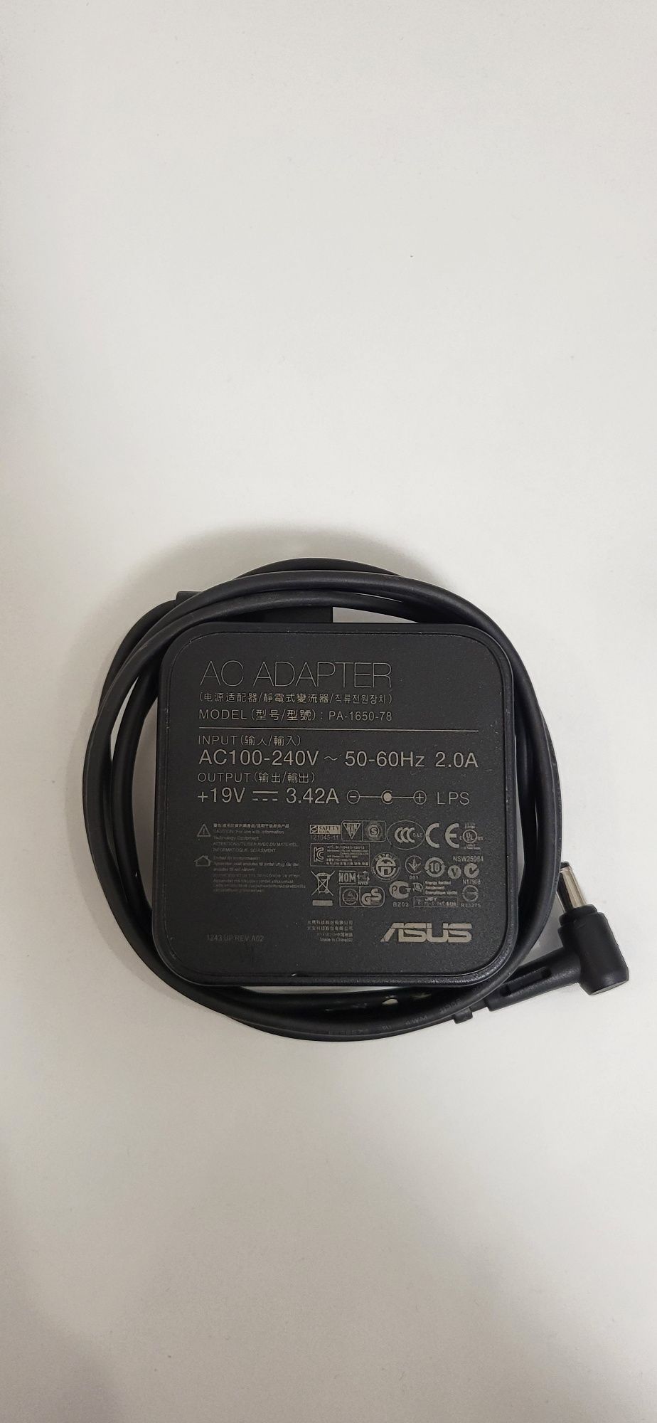 Încărcător ASUS original 19V 3.42A, ca nou, nefolosit