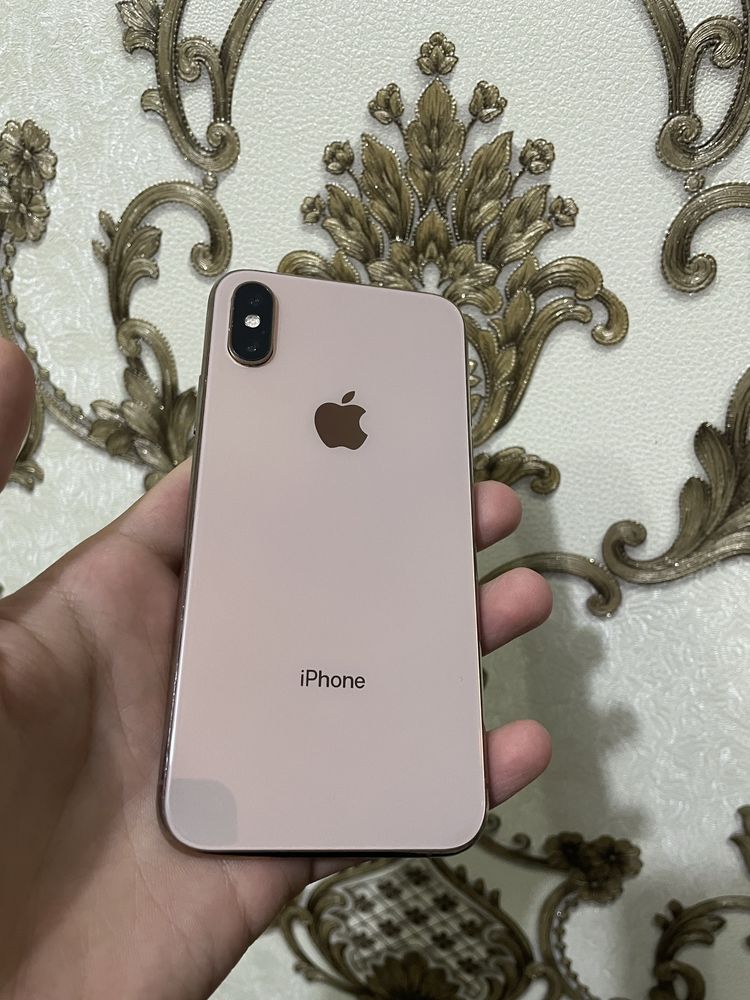 Iphone xs gold.