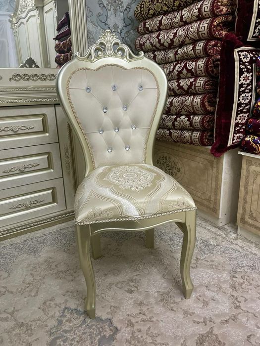 Стол 12 стульев.Новый.модель коралевскии.без дефектов.