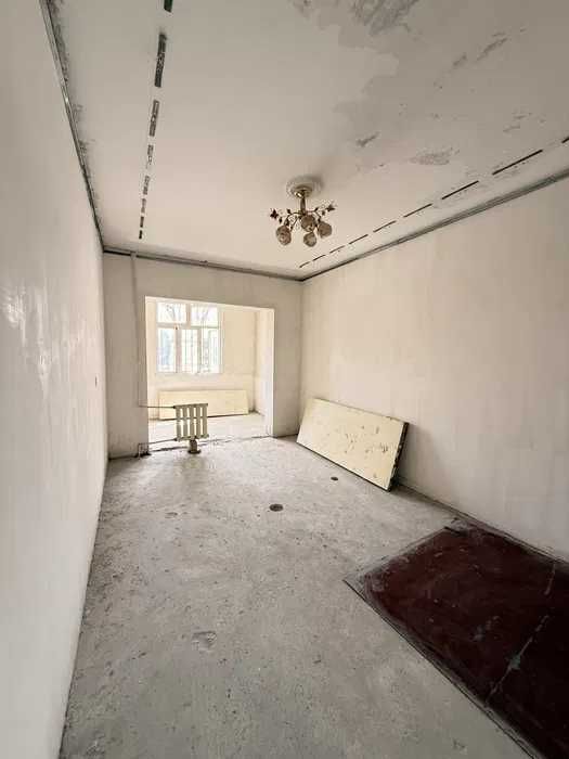 Продается 4х комнатная квартира,Район Янги Хаёт, Спутник, Роддом, 0837