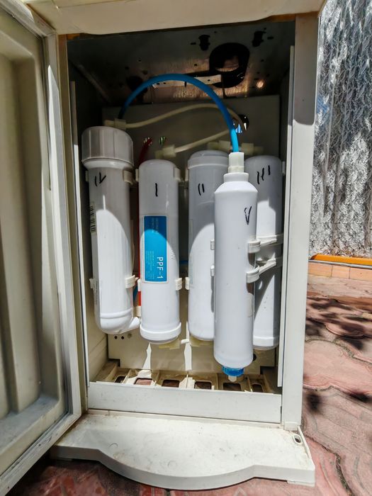 Dozator de apa cu compresor