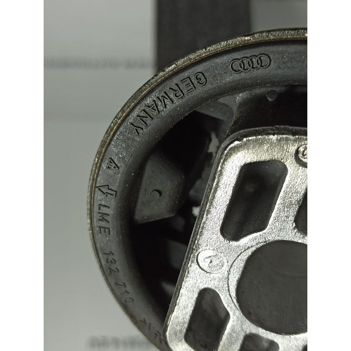 Преден тампон скоростна кутия на audi a8 4d - 4d0399415k