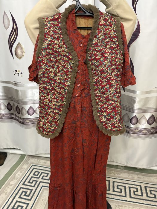 Продается платье и кажекей