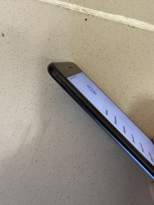 iPhone SE (2020) 64gb / с дефект