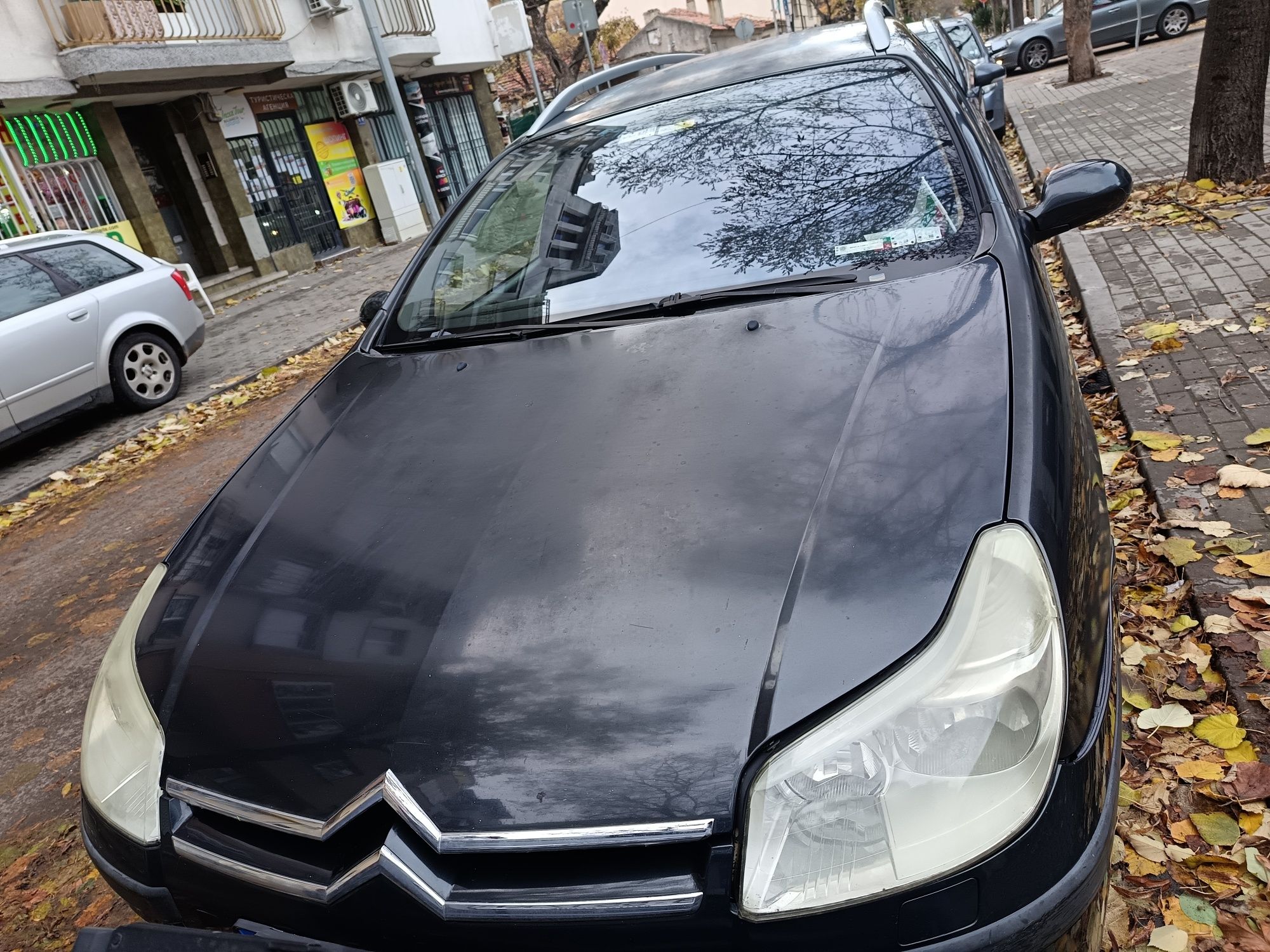 Автомобил под наем седмично