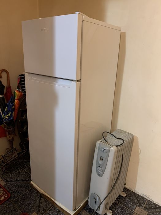 Vand frigider Arctic cu doua usi, capacitate 223l din anul 2022.