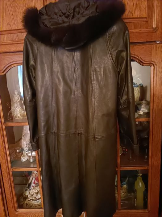 Haina de piele ,fara uzură .Arata că noua!!