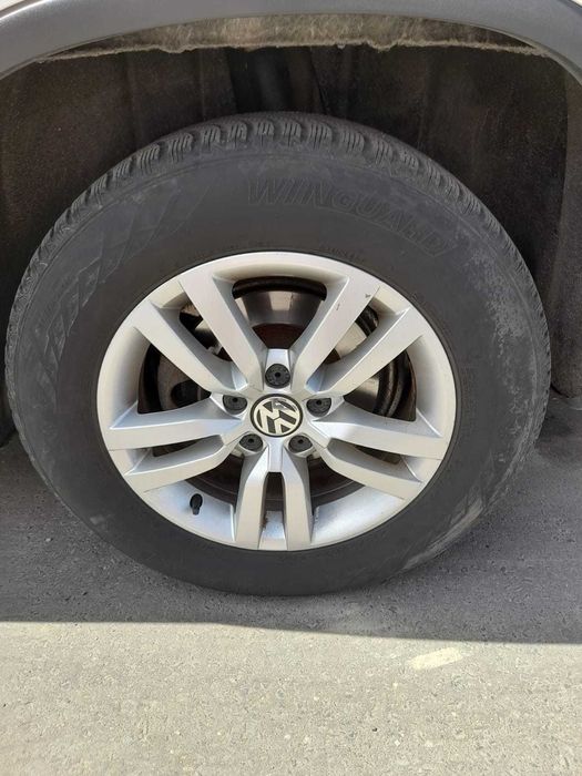 Spre vânzare 4 jante cu anvelope ( iarnă-vară) dimensiuni 215/65/R16