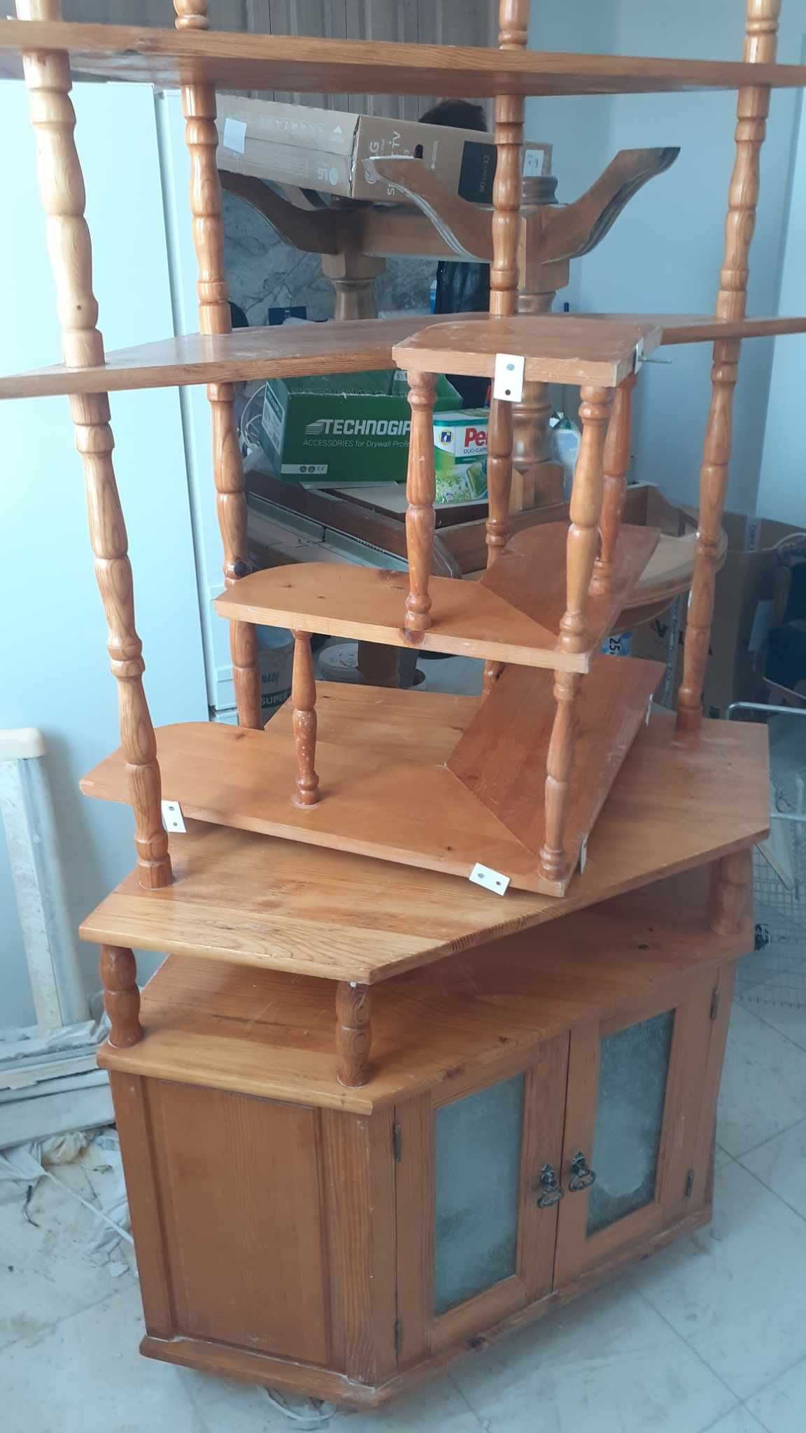Шкаф  ъглов остъклен
