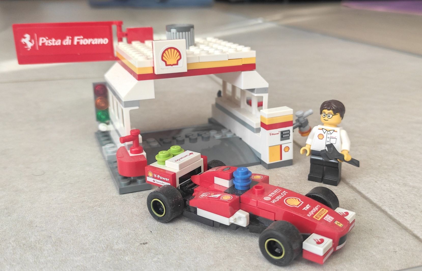 Lego shell формула , подиум, камионче, цистерна и коли