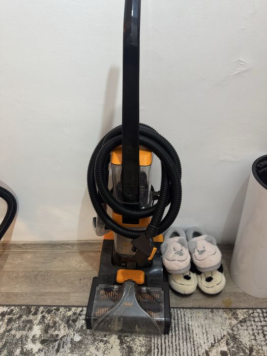 Продам пылесос,щетка и для мытья полов щетка,кто разбирается сделает