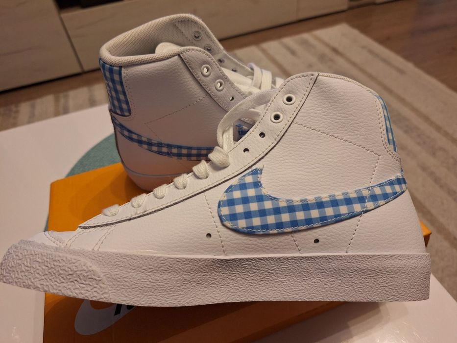 Оригинални дамски маратонки NIKE W BLAZER MID 77
