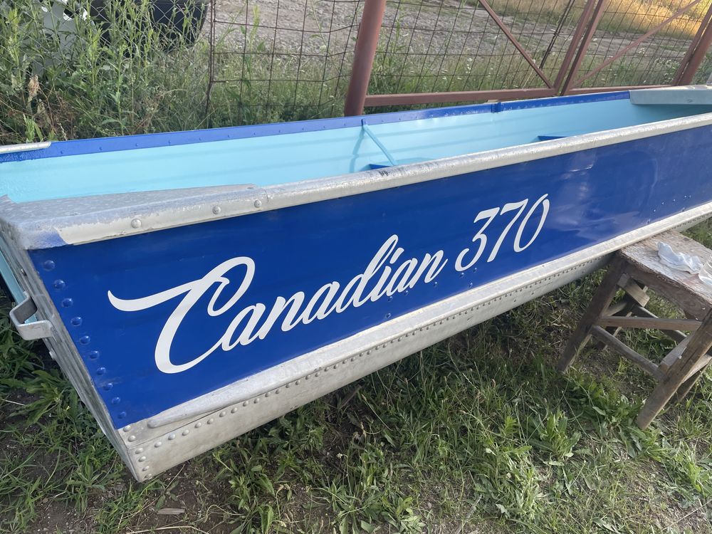 Barca aluminu Canadian 370
