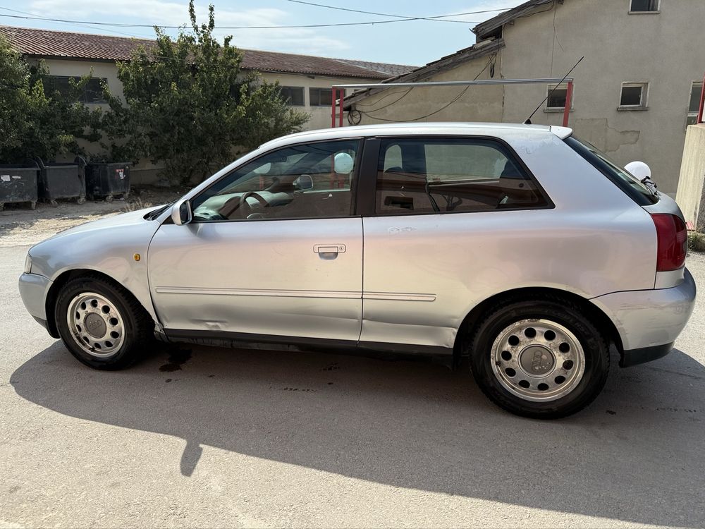 Audi A3 1.6 Бензин Климатроник Всичко платено Добро състояние 2000лв