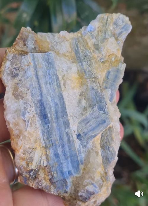 Kianit albastru din Romania