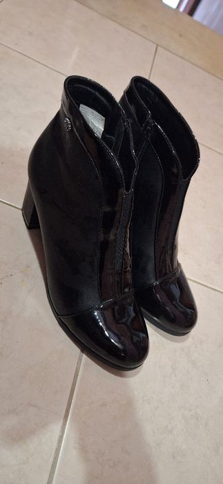 Продавам дамски обувки