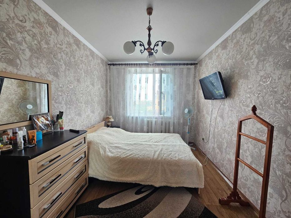 4к Юго-восток. Продаю четырехкомнатную квартиру на улице Язева, дом 10