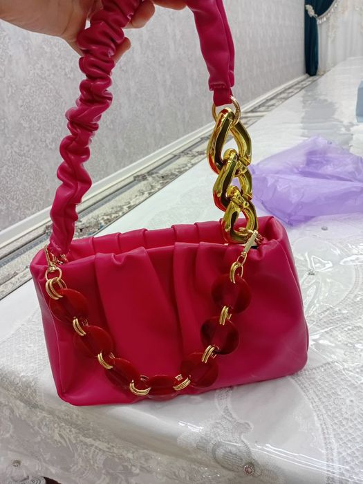 Ayollar va qizlar uchun mos keladigan, yangi va zamonaviy sumka