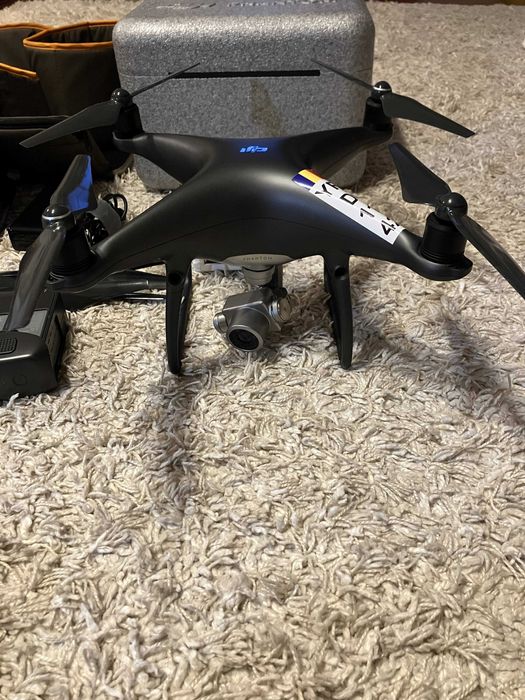 Drona DJI Phantom 4 PRO Obsidian cu multe accesorii