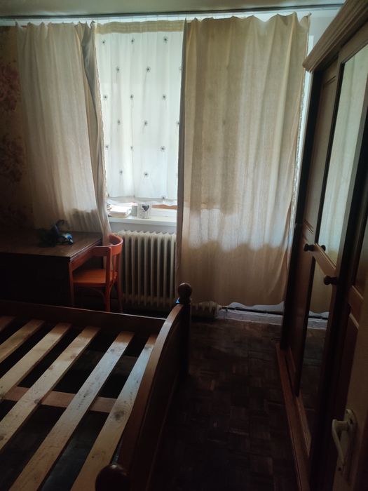 Dau in chirie apartament cu trei camere