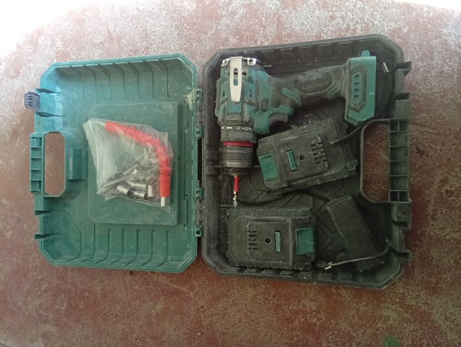 Шуруповёрт .сотилади