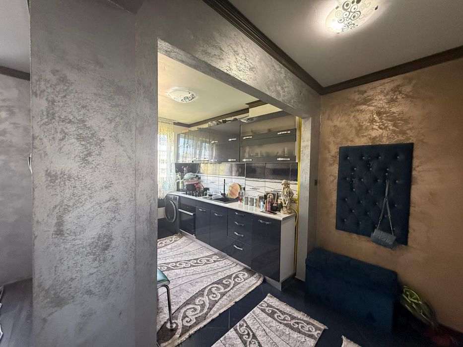 Ploiesti Democratiei  2 semidecomandate 85000 euro