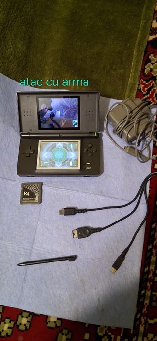 DSLite functional ,accesorii+ card R4 emulator+ msd 2GB