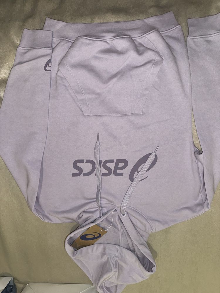 Спортен екип Asics