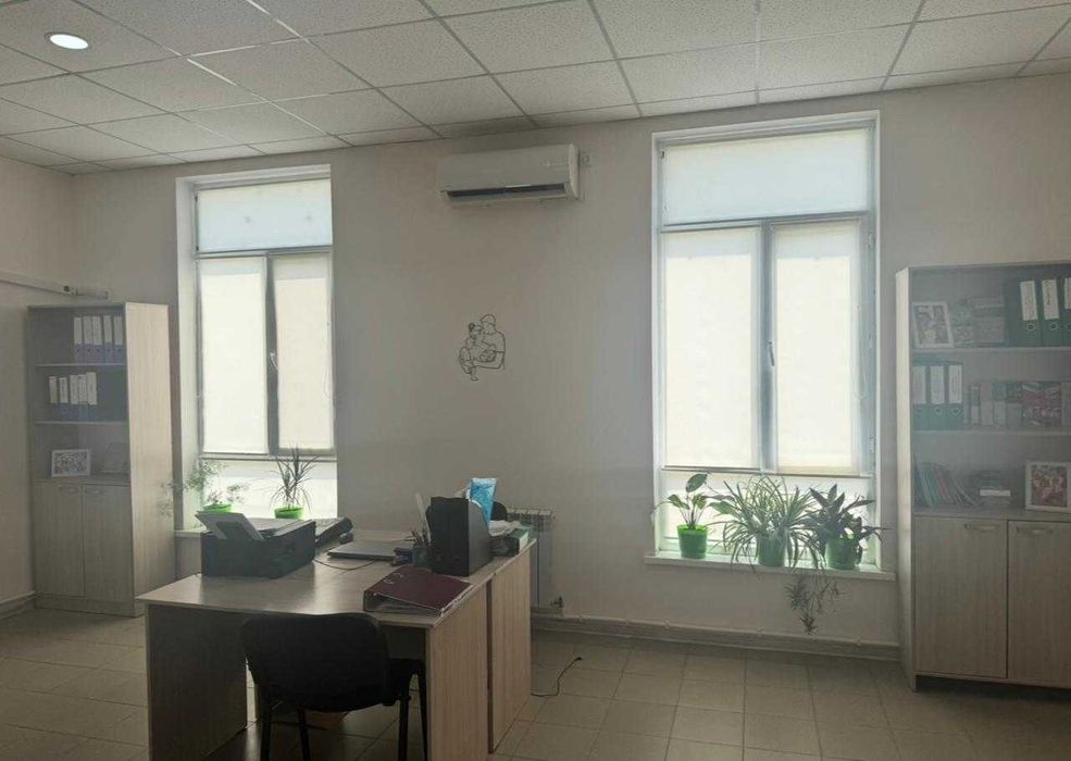 продам столы офисные светлые недорого