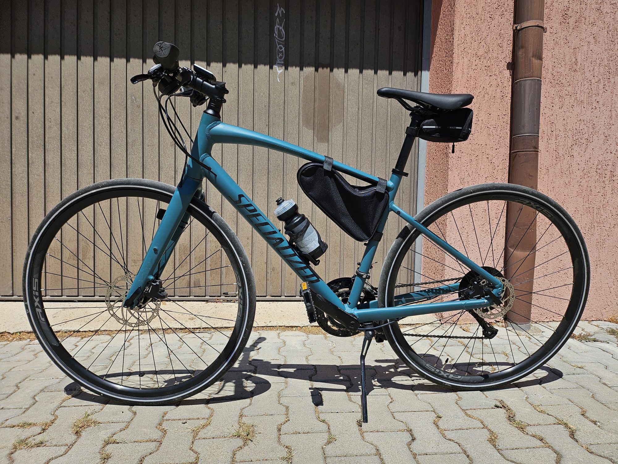 Продава се Specialized Sirrus 3.0 – 2x9 скорости – 2021 модел