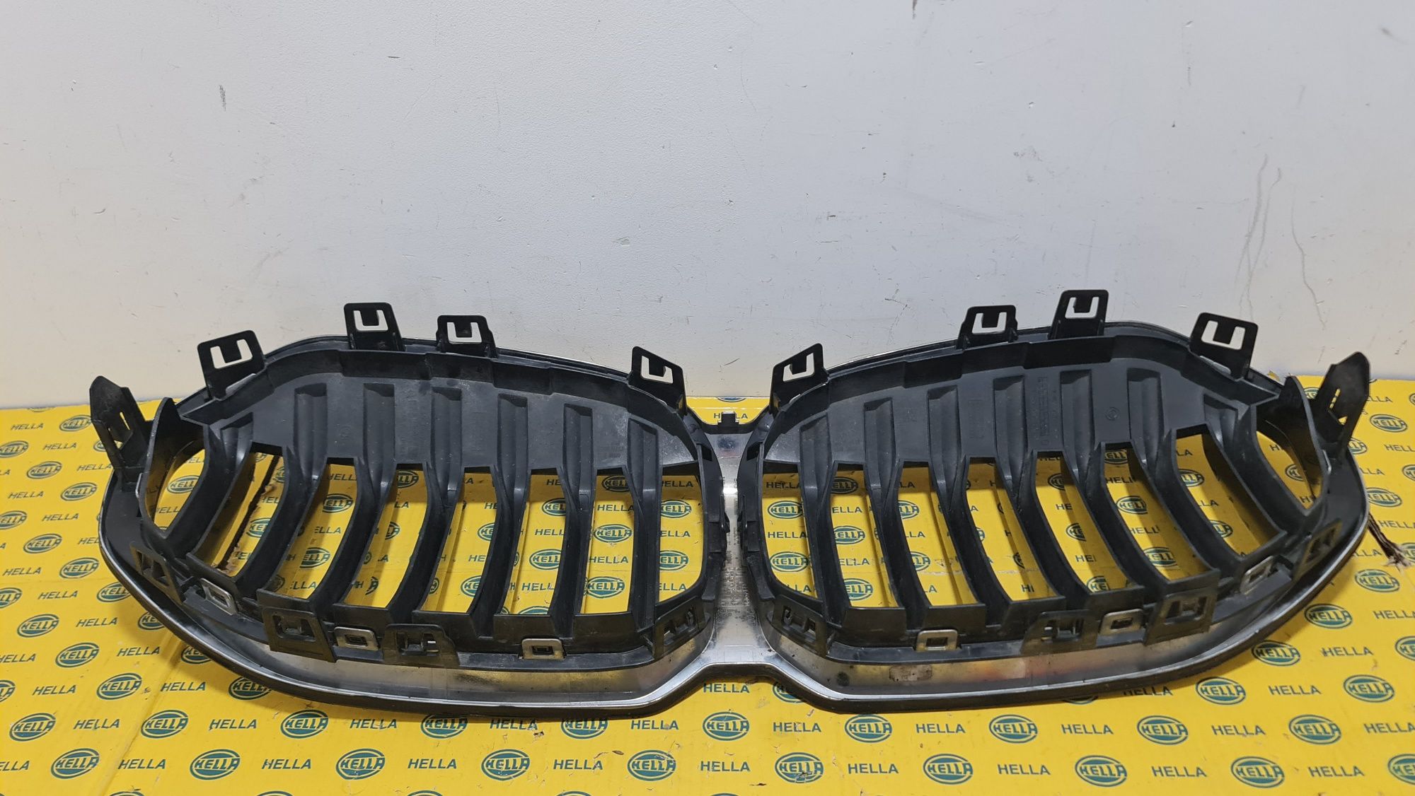Grila masca radiator bara fata BMW 1 F40