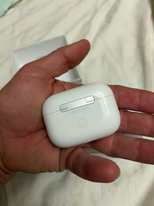 Оригинални слушалки Apple  AirPods 2Pro.