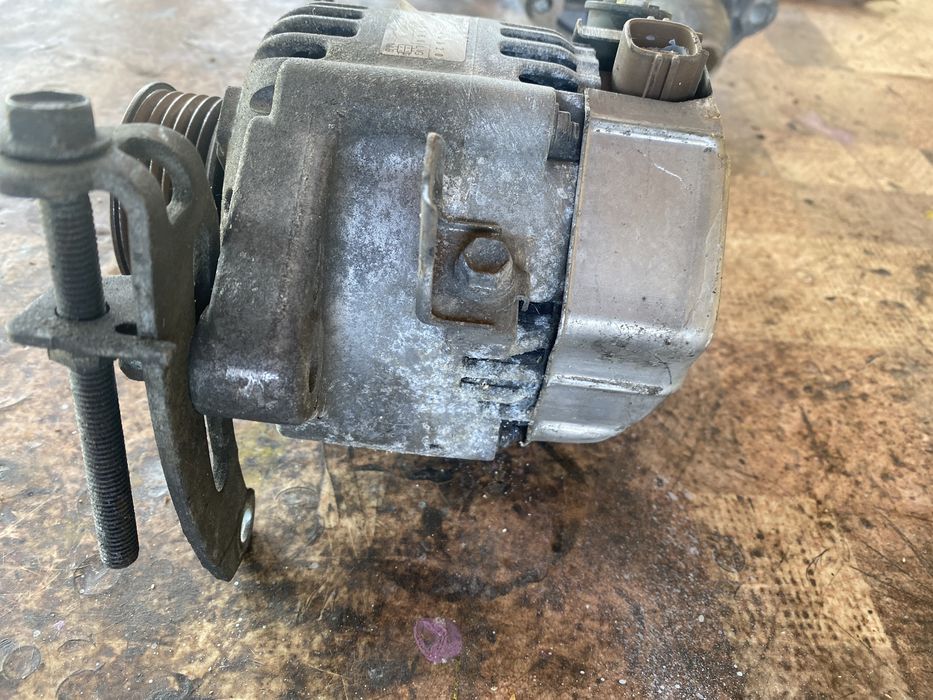 Алтернатор / Генератор за тойота ярис 1.0 2007г