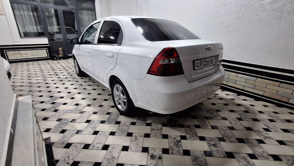 Nexia 3 avtomat 4 pazitsa metan gaz bor srochna sotiladi