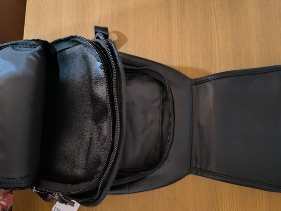 Ghiozdan cu multe buzunare