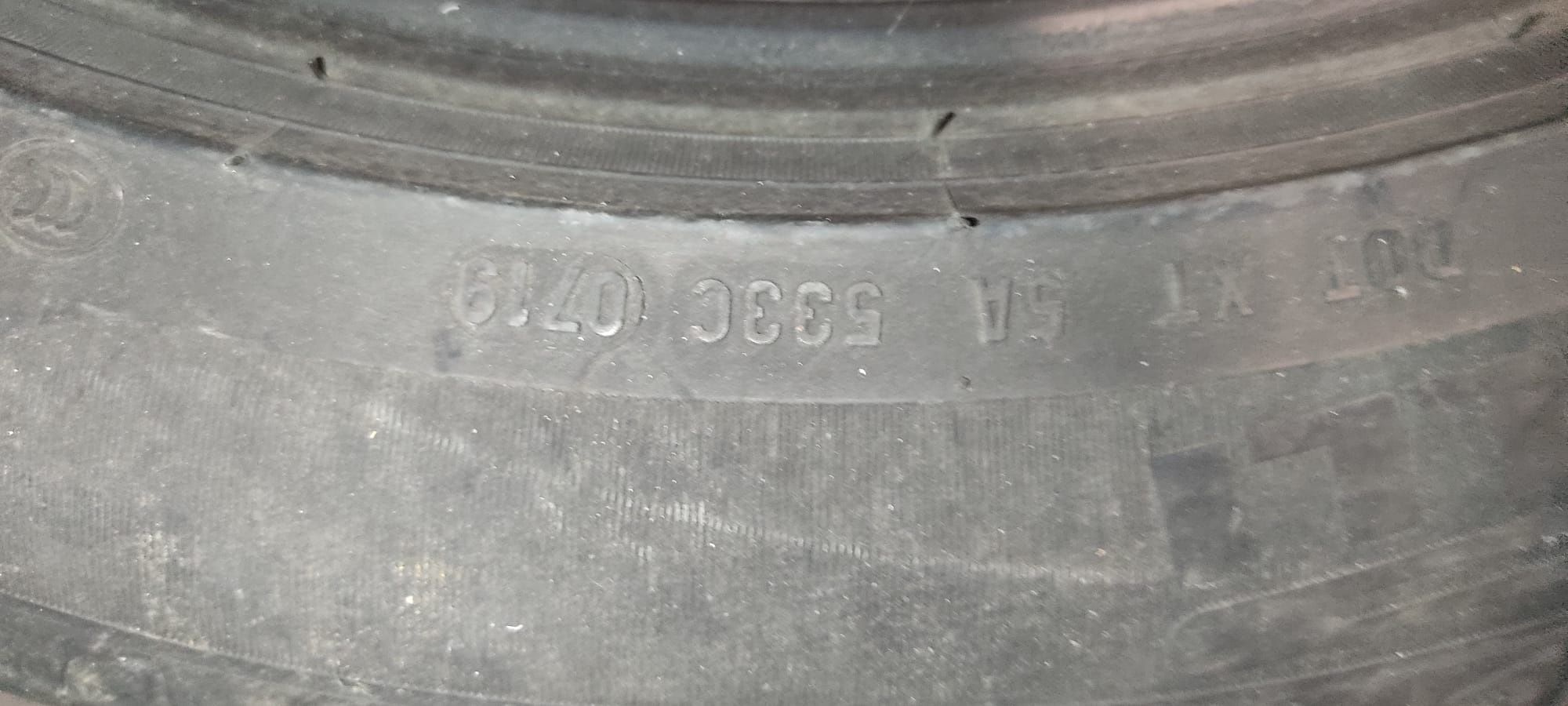 Продавам 2  гуми Pirelli